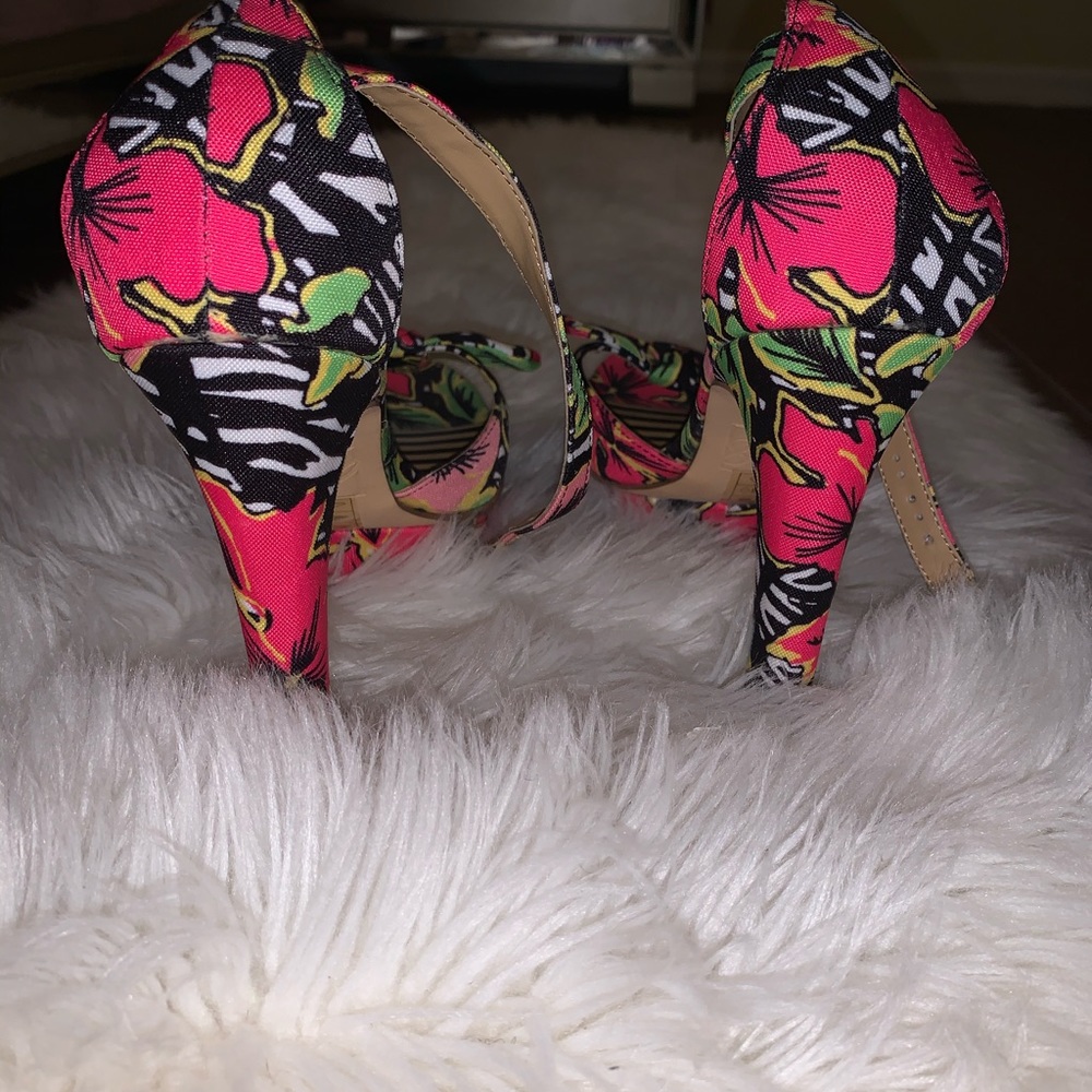 Heels - Picture 2 of 2